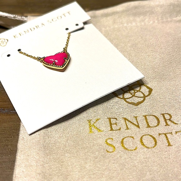 NEW Kendra Scott Ari Heart Adjustable Length Pendant Necklace in Pink - Picture 11 of 14